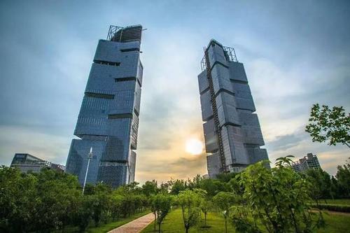 绿地双子塔可以上去吗绿地在郑州有哪些项目-图1